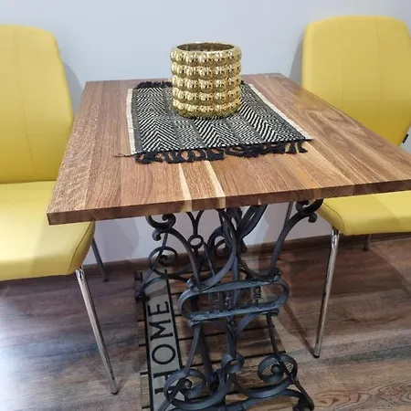 Apartment Retro Chic *