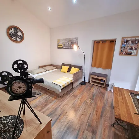Retro Chic Apartment Pula