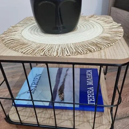 Apartment Retro Chic *