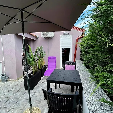 Retro Chic Apartment Pula